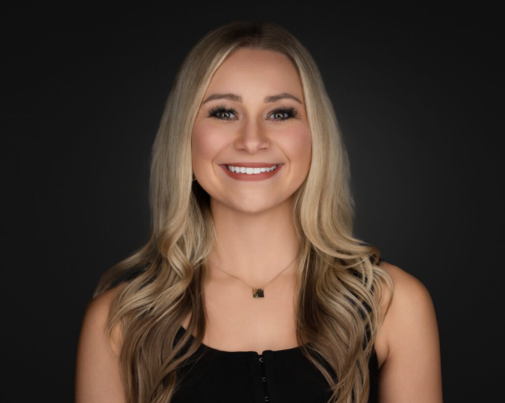 Picture of a beautiful womans headshot Professional Headshot 5 star review professional headshot photographer