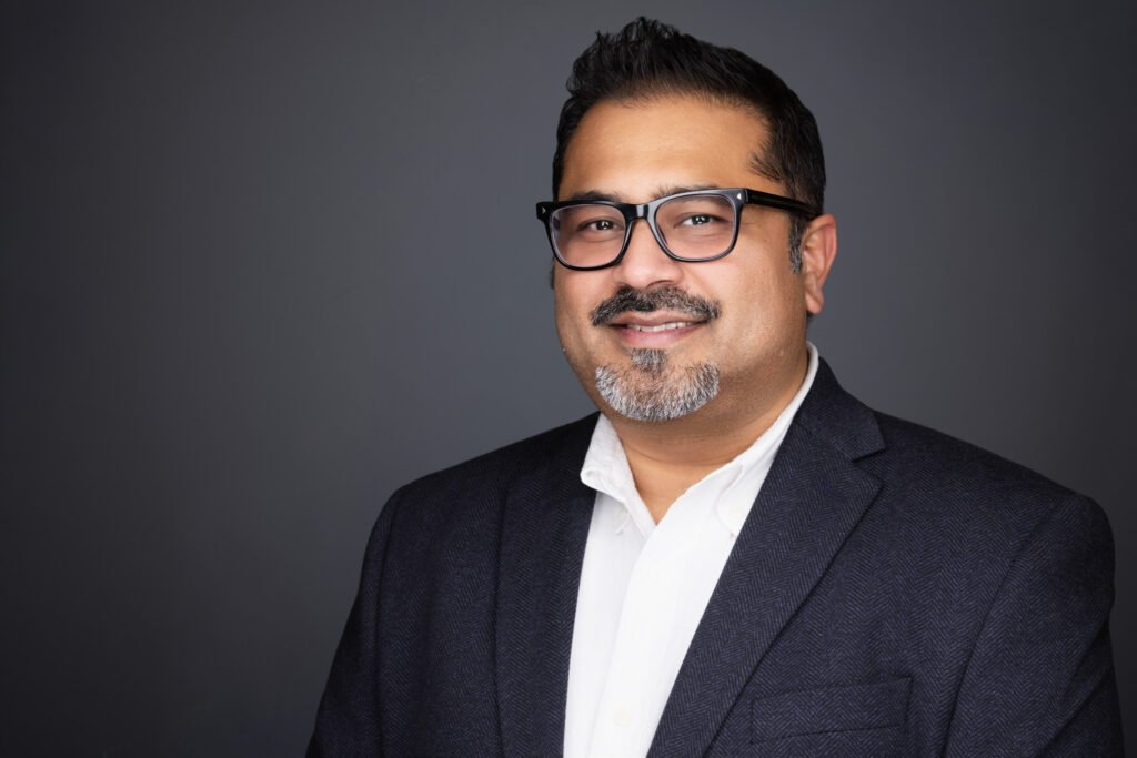 Trade show attendees receiving professional headshots at DFW event