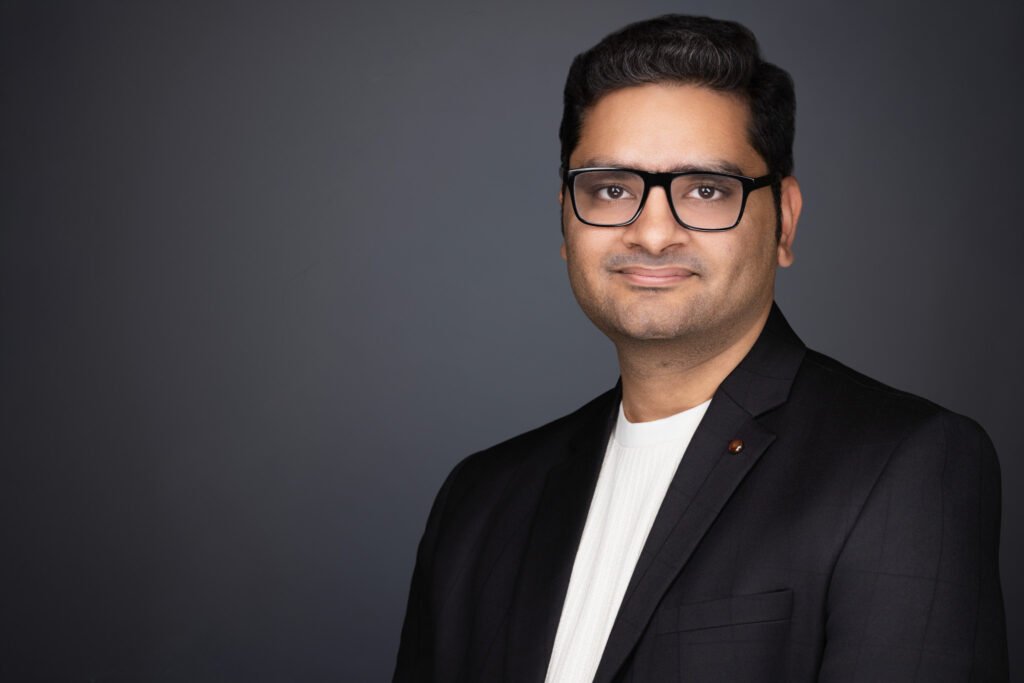 Keller onsite commercial team headshots for corporate group